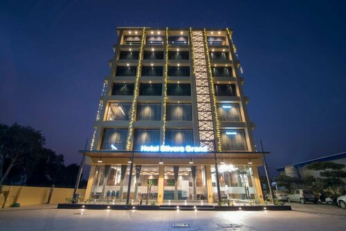 Гостиница Hotel Silvera Grand в Ахмадабаде