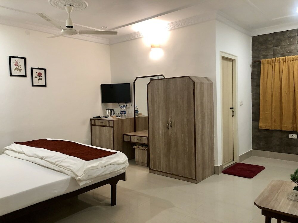 Фото Hotel Saluja