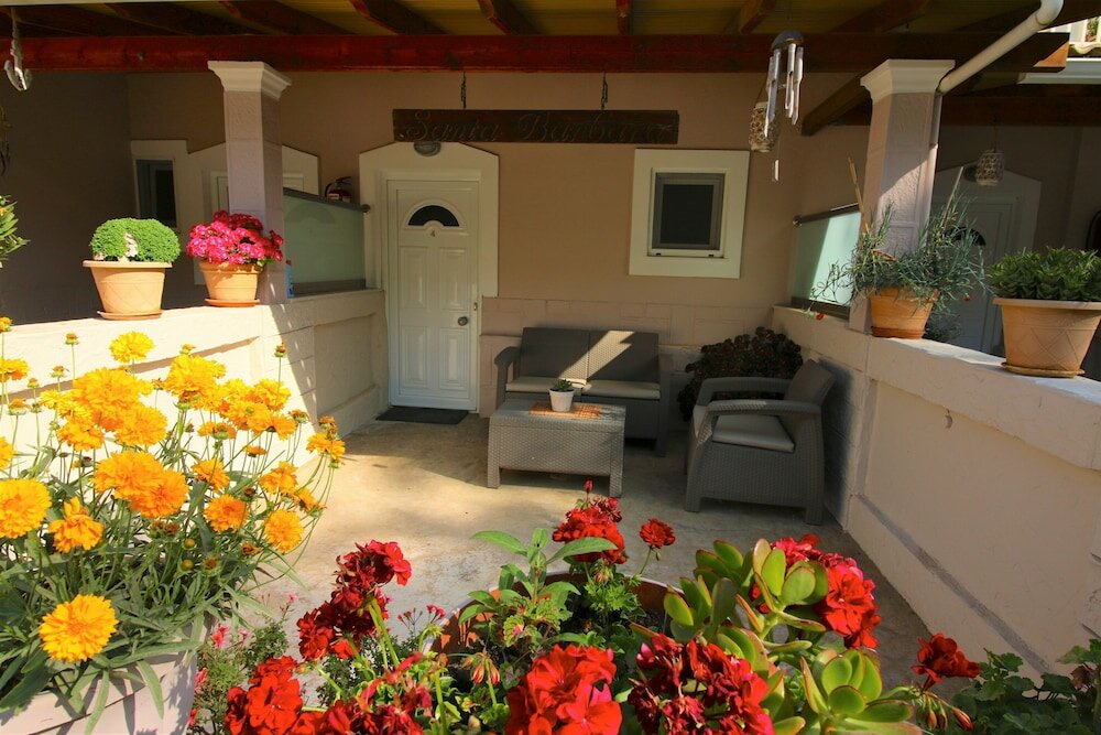 Фото Santa Barbara Lakis Apartments