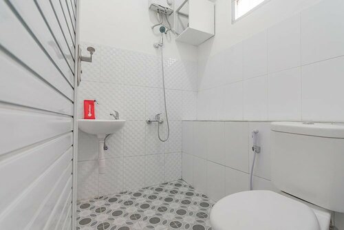 Гостиница RedDoorz near Alun-Alun Garut в Гаруте