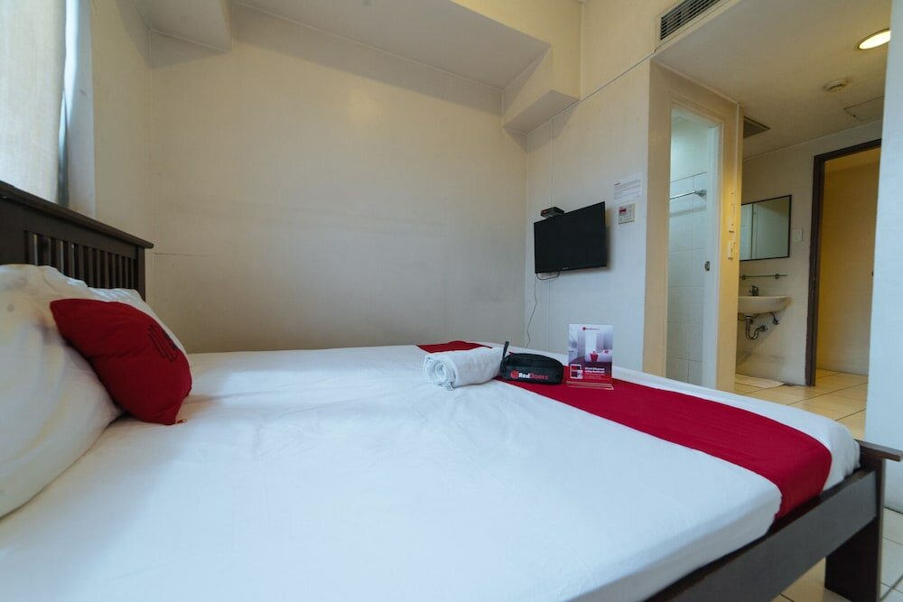 Фото RedDoorz Plus @ E Rodriguez Corner Banawe