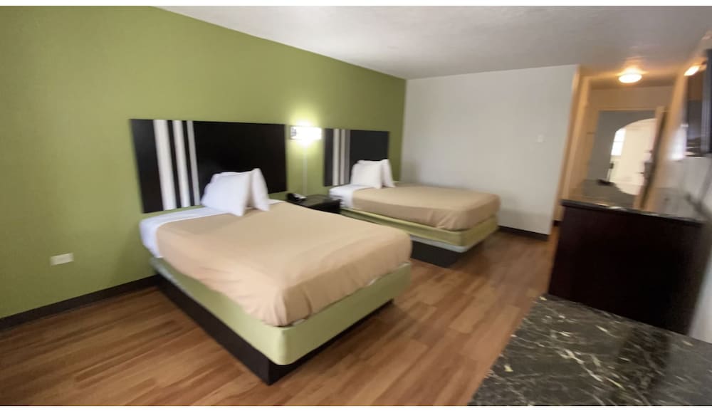 Фото Travelodge by Wyndham LaFayette