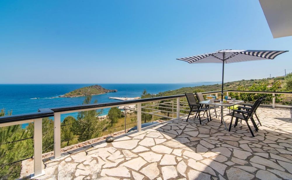 Фото Beachfront Villa Komis - Panoramic Infinity Blue