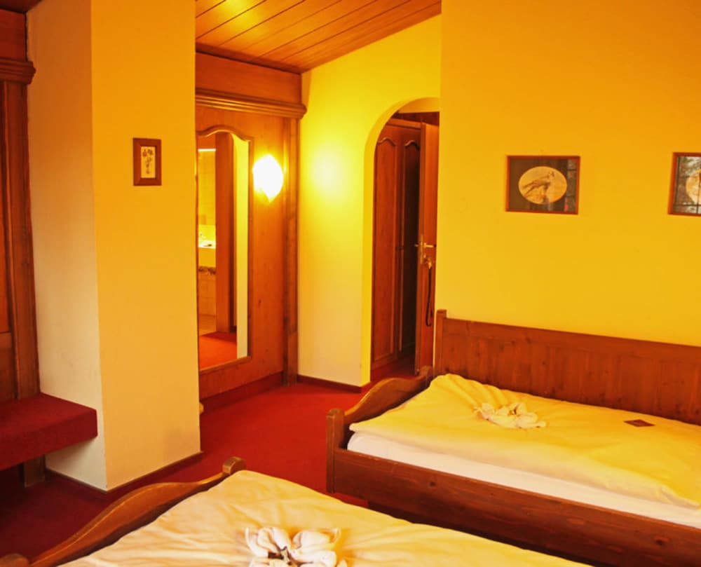 Фото Hotel Haus Krone