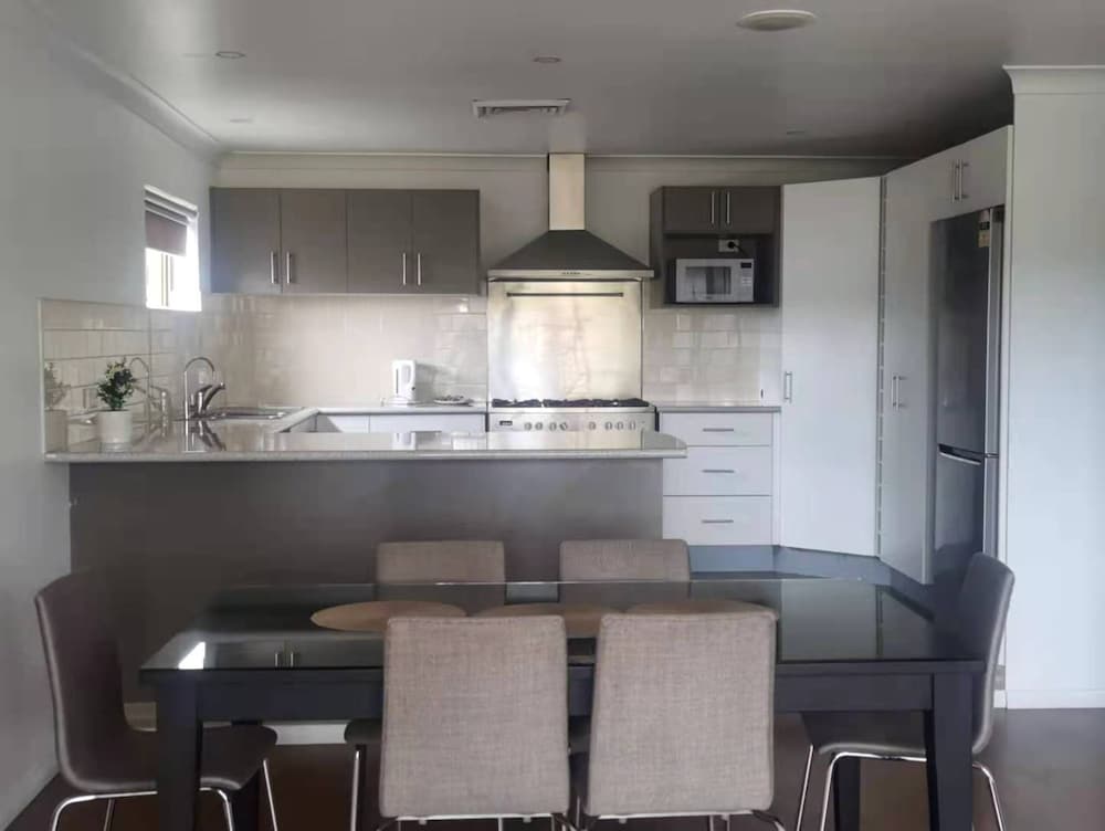 Фото Lakeside Inn Illawarra