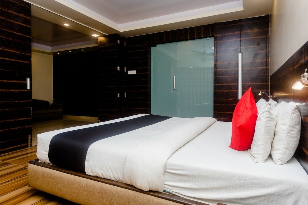 Фото Capital O 27600 Hotel Sai Plaza