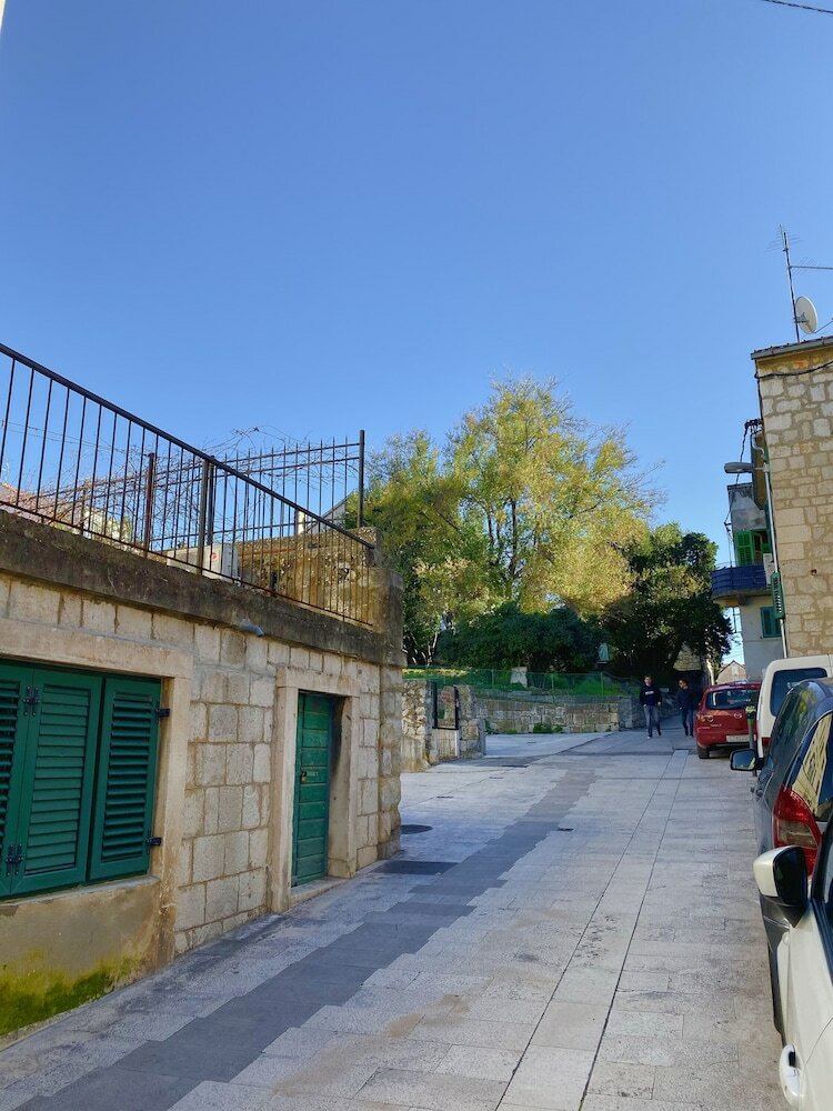 Фото En-suite Rose on Rokova Street