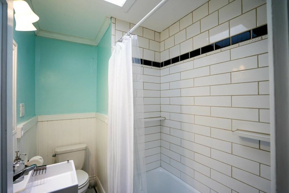 Фото The City Park Cottage With Home Theater