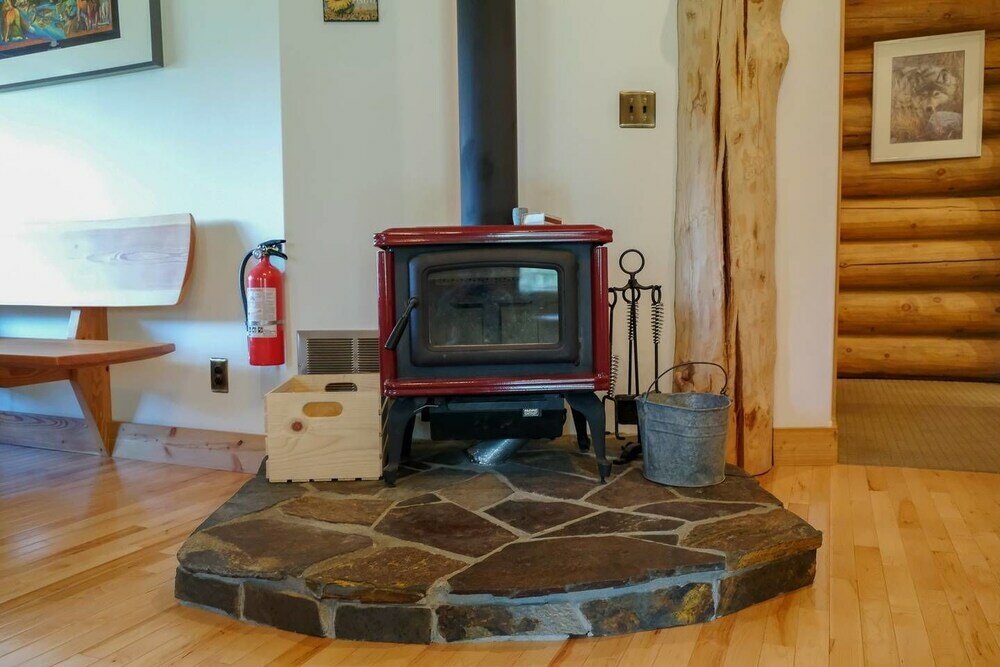 Фото Beautiful Log Chalet Near Fernie, Bc