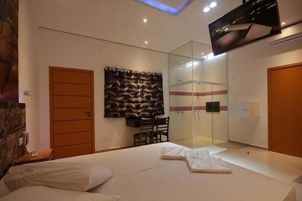 Фото Liverpool Hotel & Motel