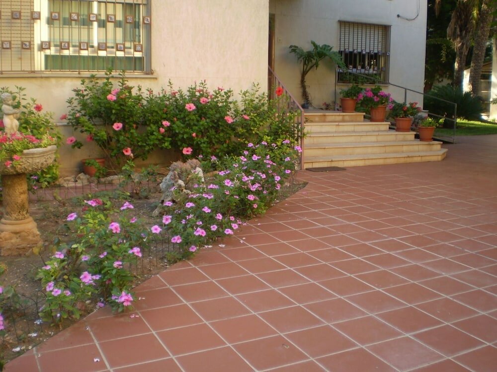 Фото Apartamentos El Oasis