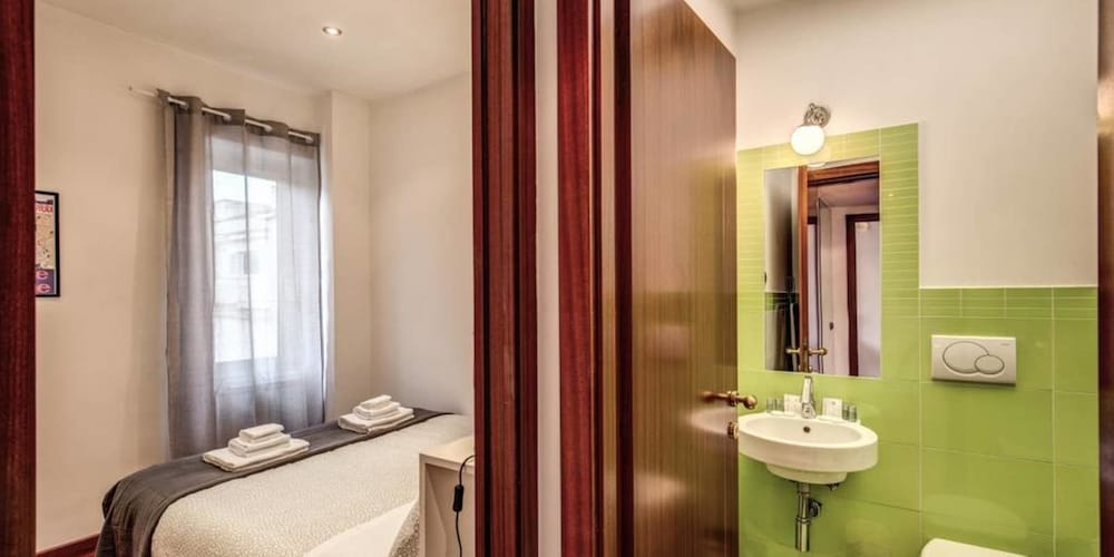 Фото Attic terrace with St Peter's Dome View