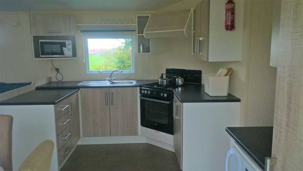 Фото Axe Vale Caravan Park