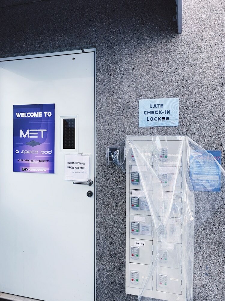 Фото Met A Space Pod @ Arab Street