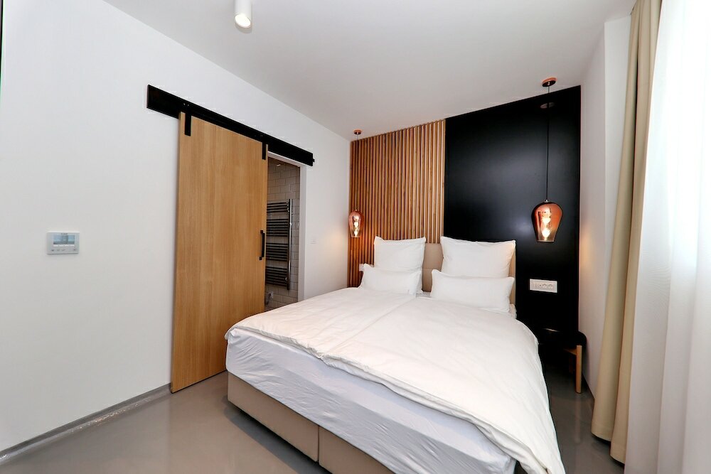 Фото White Rooms Zadar 345