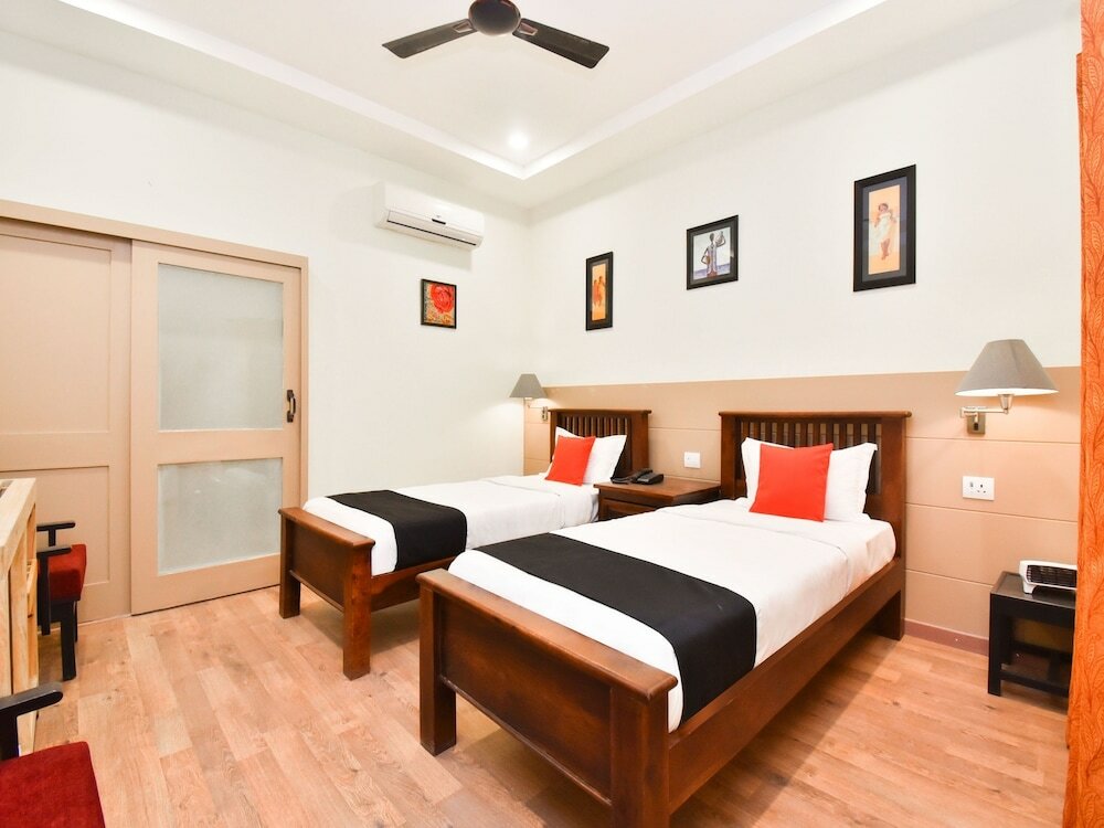 Фото Capital O 35409 Hotel Megh Niwas