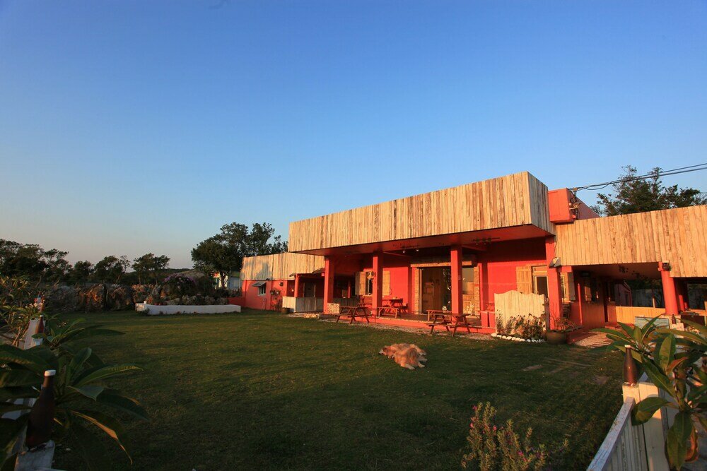 Фото Edge of Doggie Moon