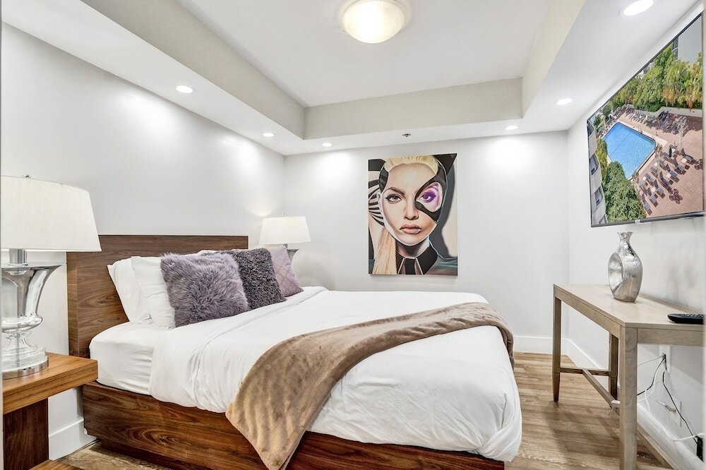 Фото 3 Bedroom Condo With Stunning Balcony View