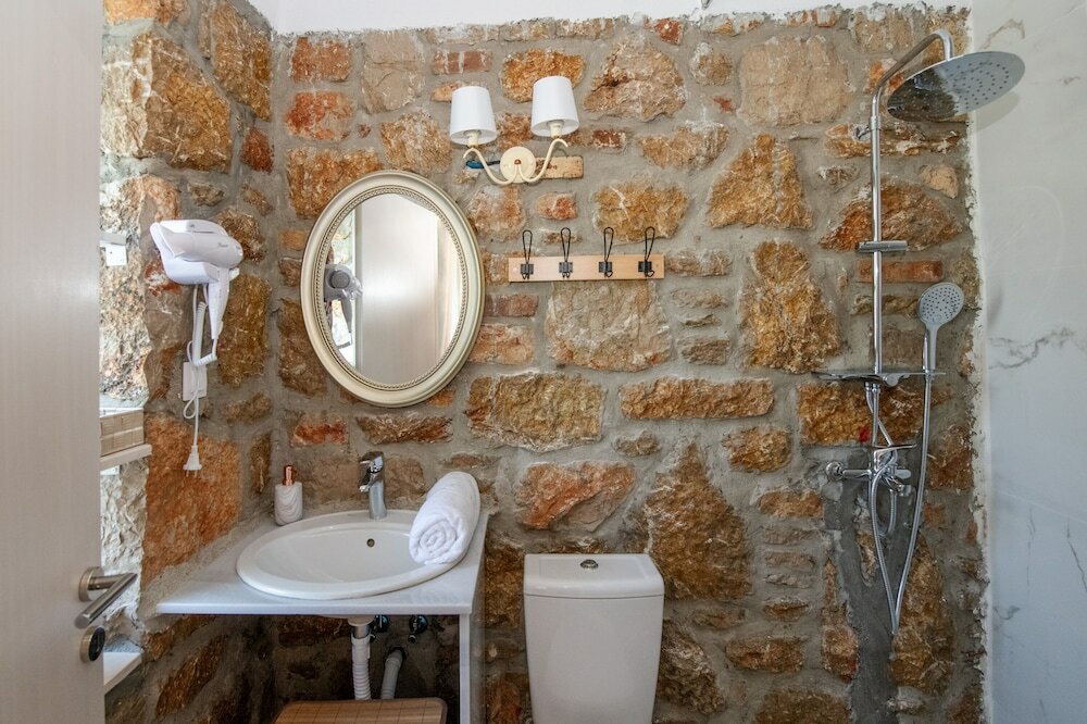 Фото To Stolidi tis Psinthou