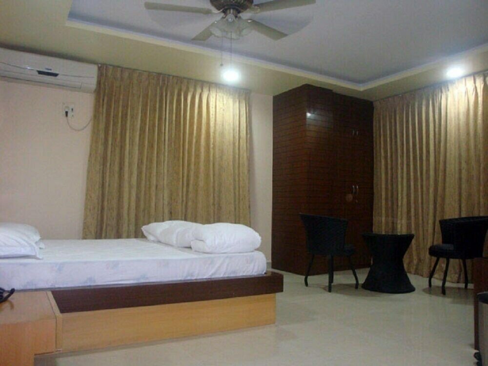 Фото Hotel Hilltop International