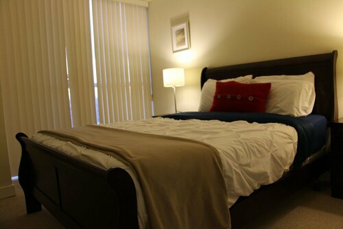 Гостиница Galaxy Suites Square One unit 1904 в Миссиссаге