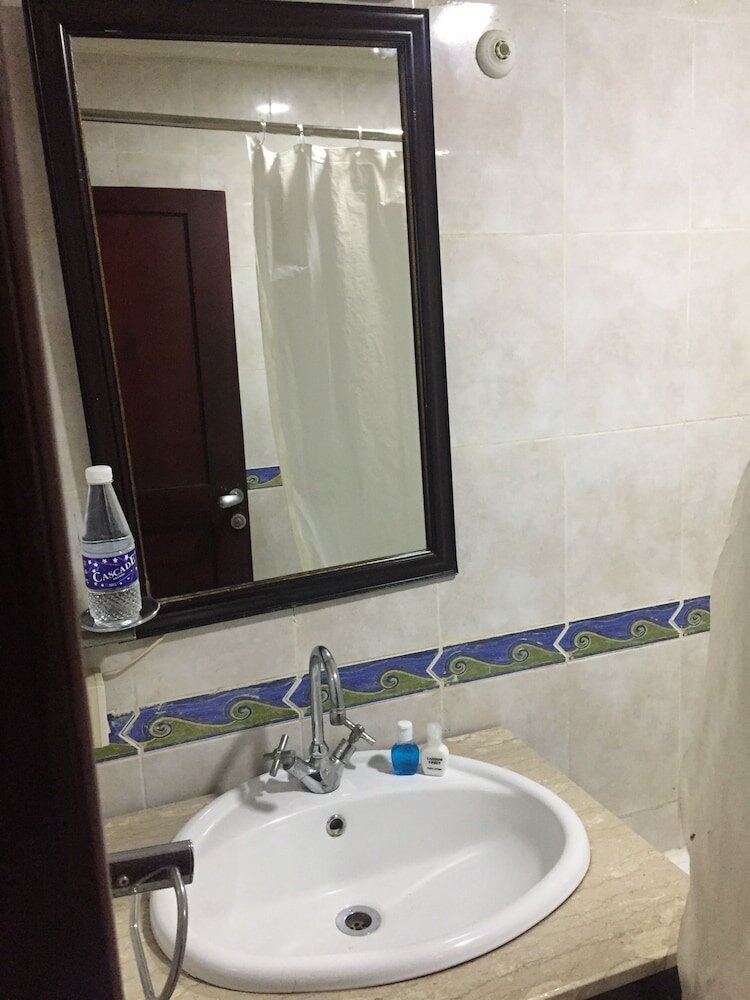 Фото Lagoon Crest Hotel