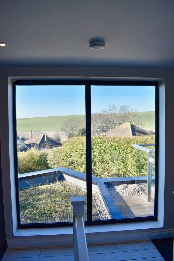 Фото Modern 3 Bedroom House With Stunning Views