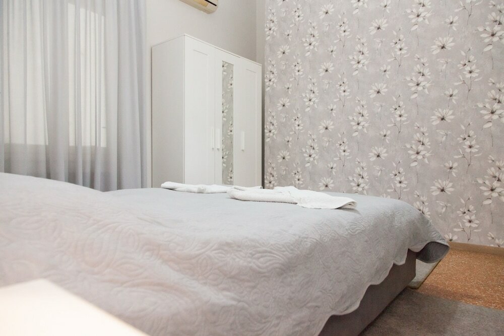 Фото Fabulous Apartment Across Flisvos