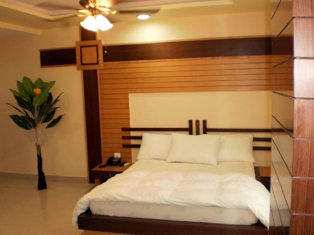 Фото Hotel Hilltop International