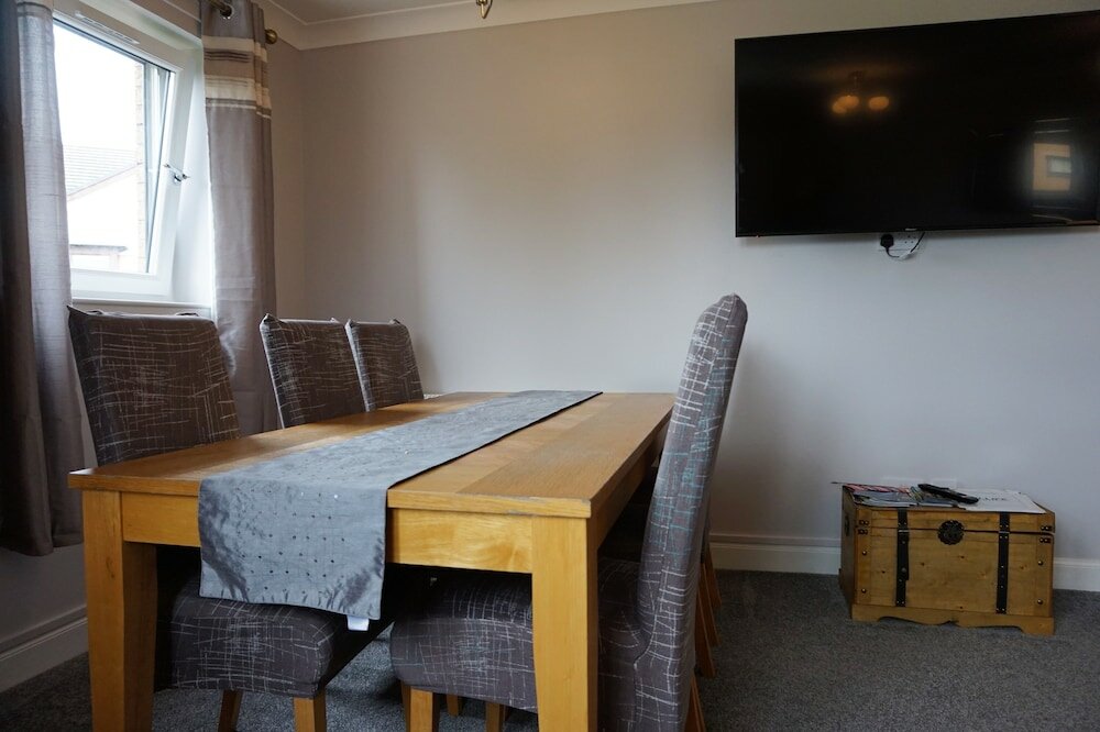 Фото Large Apartment Gla Airport