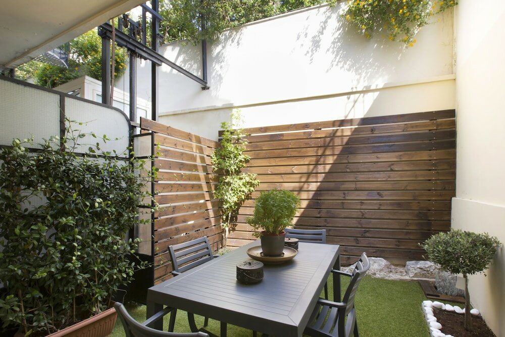 Фото Under the shade of Acropolis