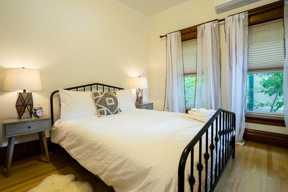 Фото The Traveler's Nook Walk to City Park