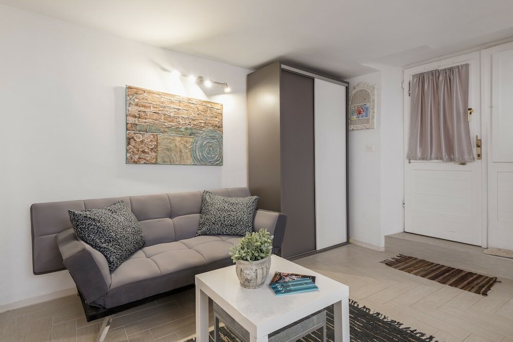 Фото Old Town Center Studio Apartments