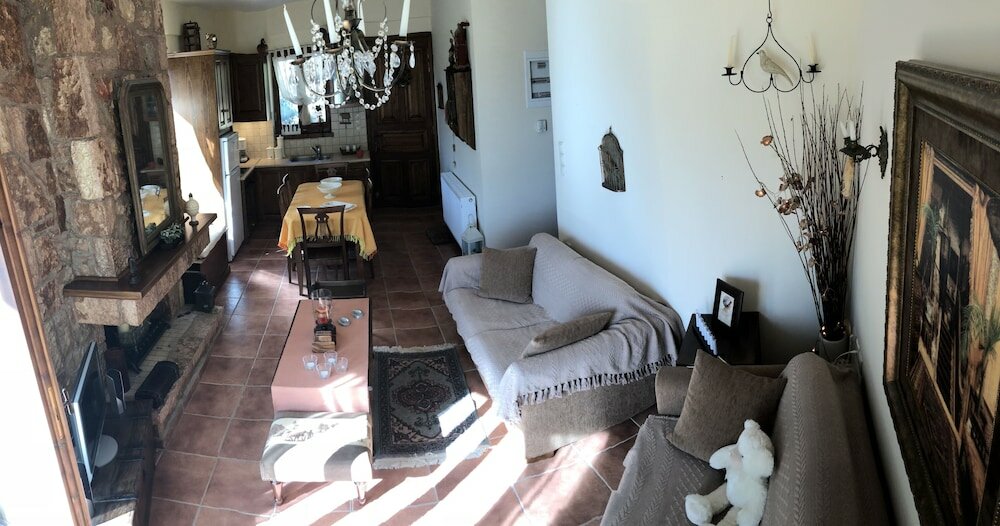 Фото Arahova Cozy Apartment