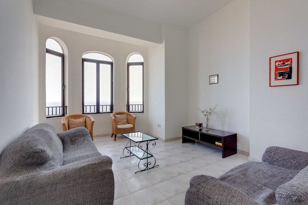 Фото Spacious Seafront Apartment With Stunning Views