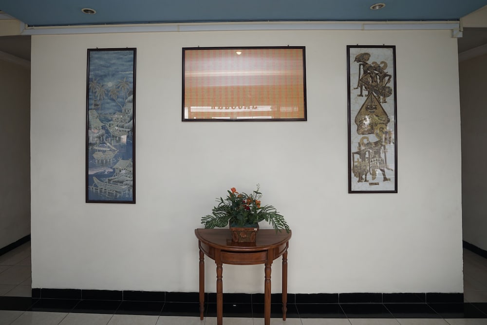 Фото Oyo 448 Hotel Central