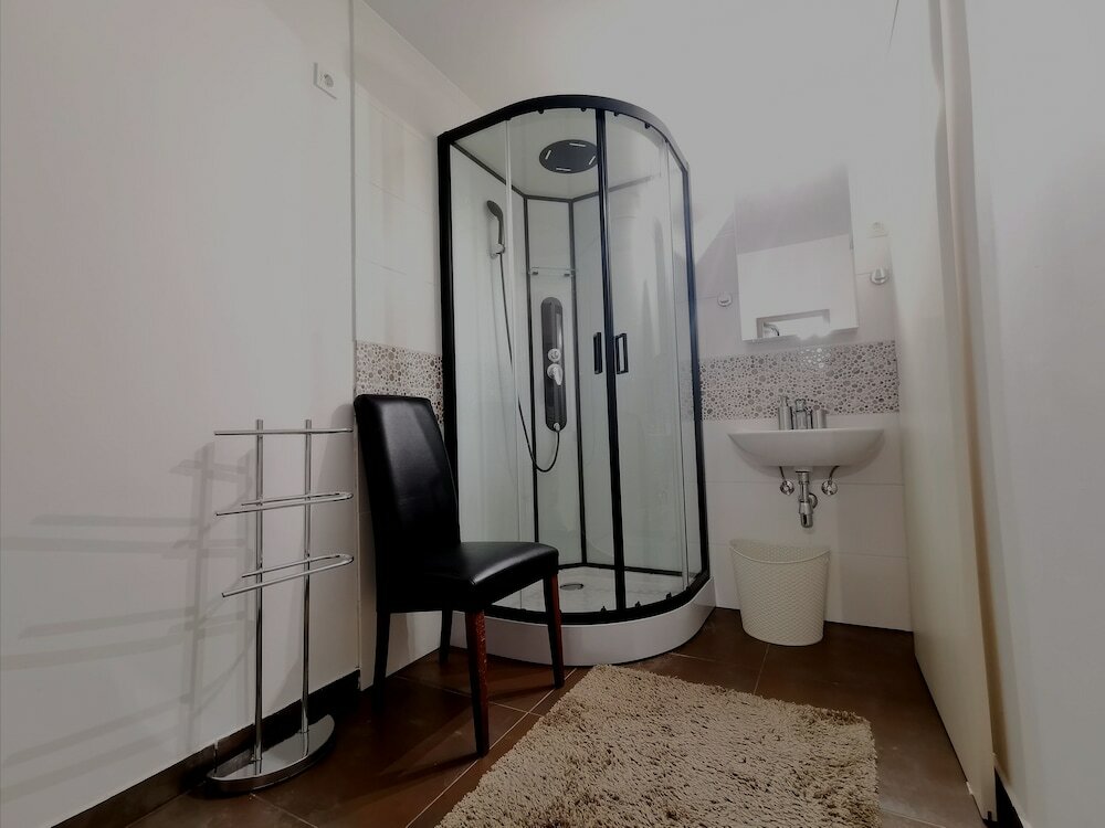 Фото Domovoj Apartments and Rooms