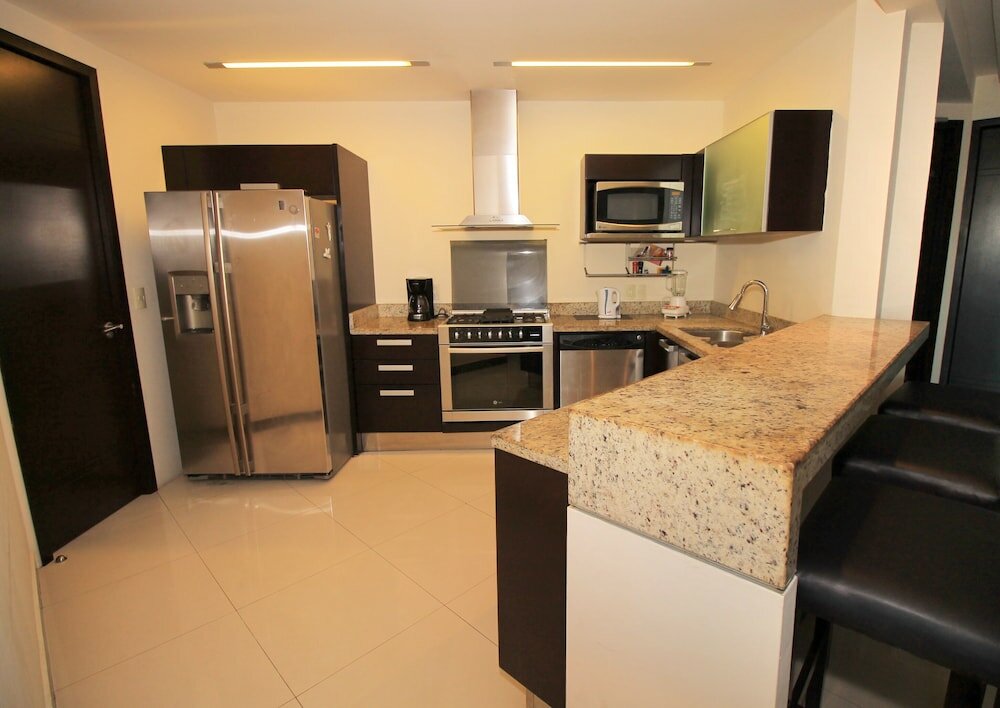 Фото Downtown Apartment Oasis 12