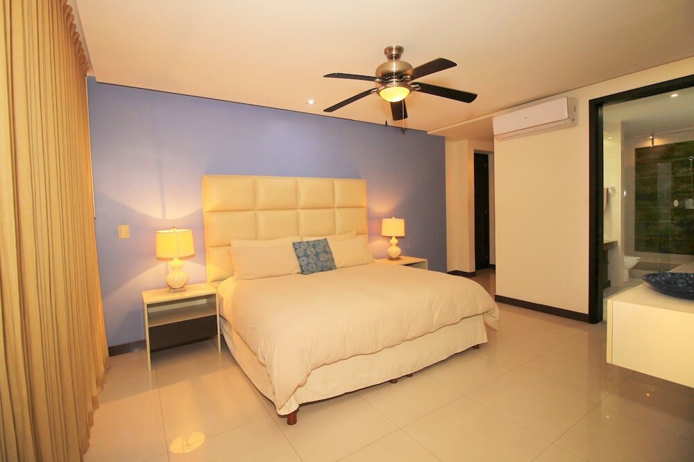 Фото Downtown Apartment Oasis 12