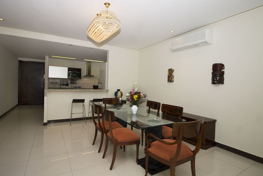 Фото Downtown Apartment Oasis 12