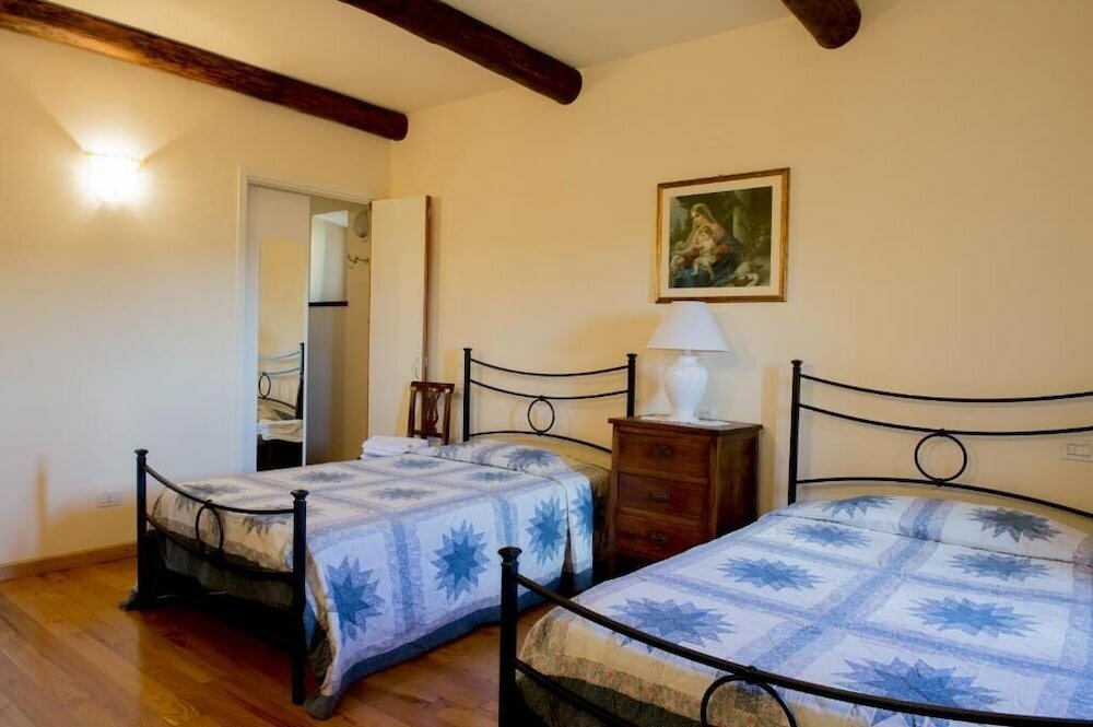 Фото Agriturismo Il Castelluccio