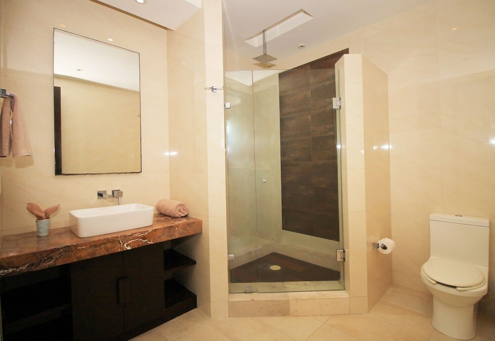 Фото Downtown Apartment Oasis 12