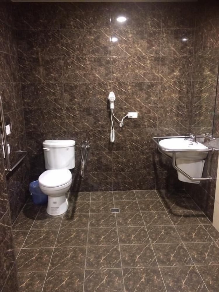 Фото Hotel Lee Chan