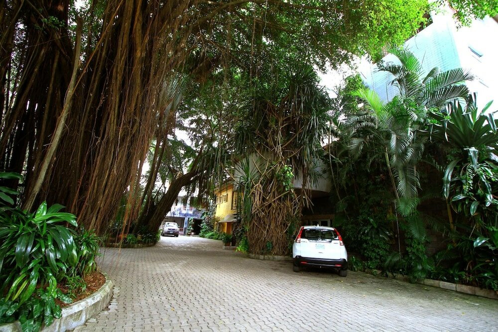 Фото La Cour Hotel Apartments