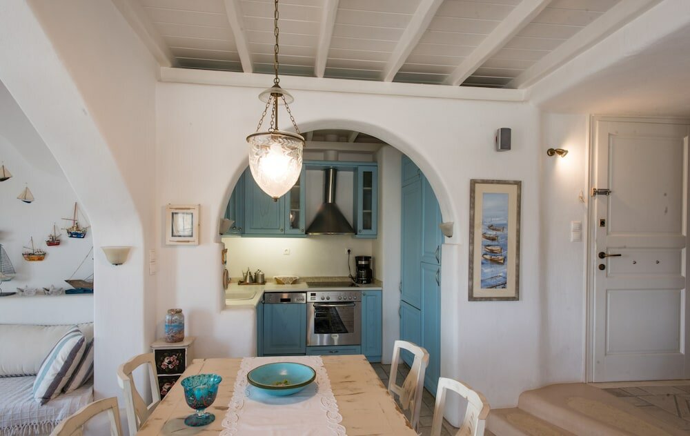 Фото Anemoessa House