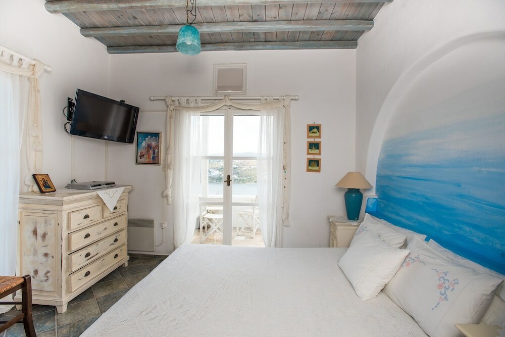 Фото Anemoessa House