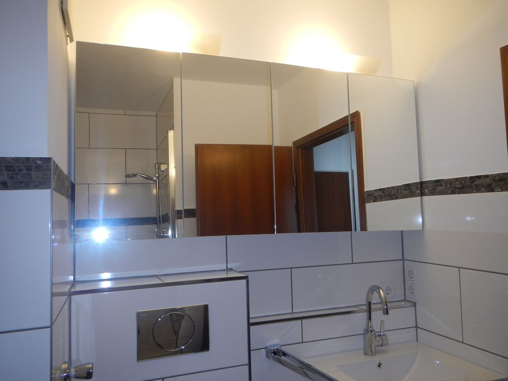 Фото Großzügiges Zweiraumapartment Troisdorf