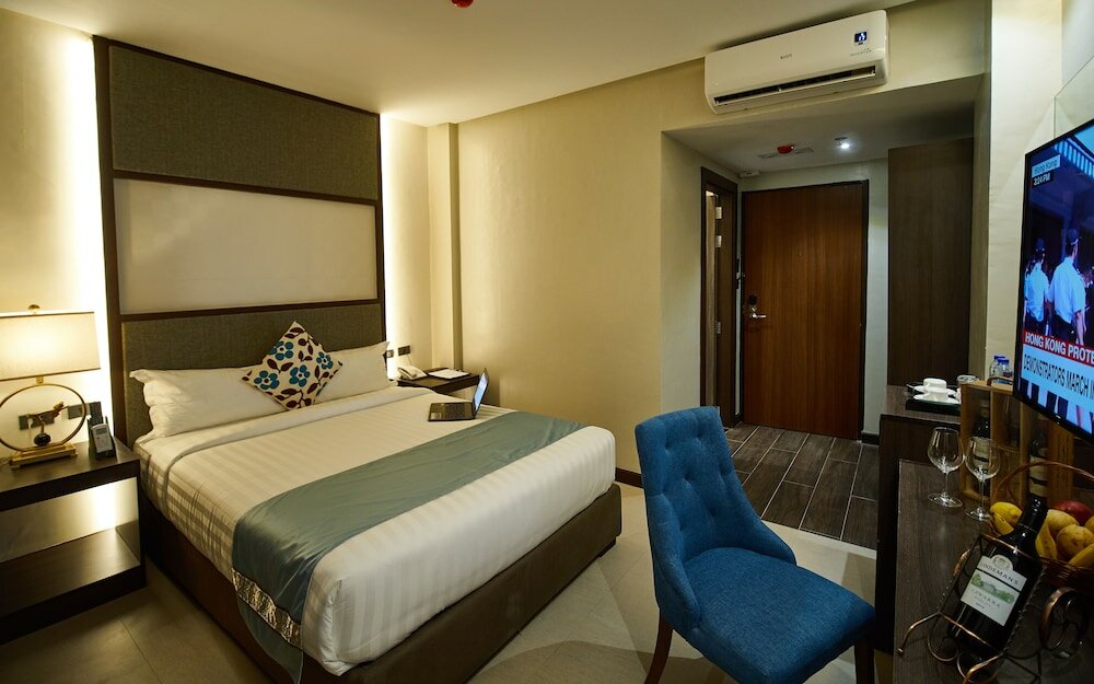 Фото J7 Plaza Hotel