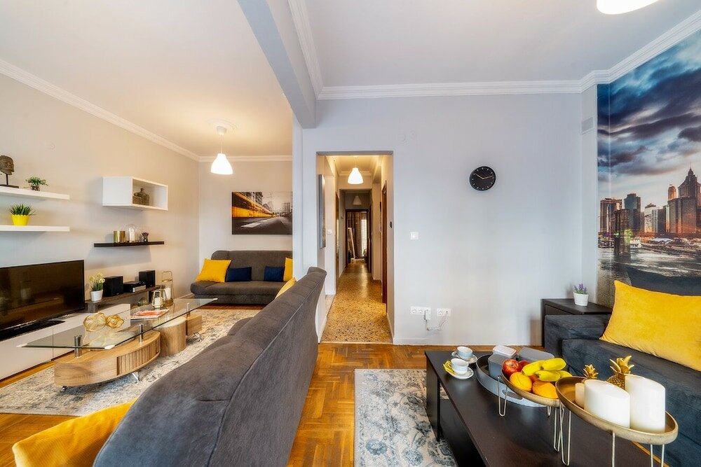 Фото Corona Deluxe Apt Must