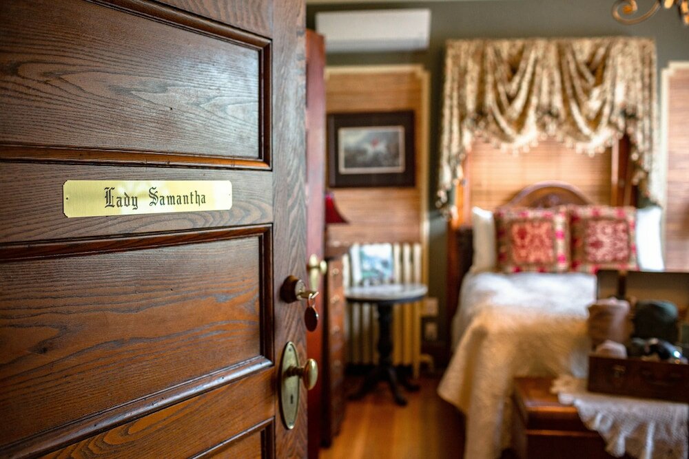 Фото Mathis House, A Victorian Bed & Breakfast and Tea Room at 600 Main